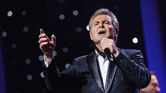 Лев Лещенко рассказал, зачем его в детстве ставили на табурет перед Новым годом