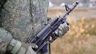 Боец ВС РФ спас товарищей, сбив рюкзаком залетевший в окоп дрон ВСУ