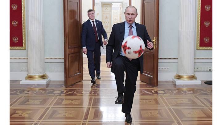 Владимир Путин после встречи с президентом ФИФА Джанни Инфантино в Кремле, 2016 год / Фото: Алексей Дружинин / ТАСС