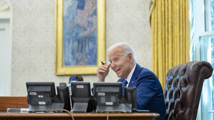 В США заявили, что Байден намеренно затягивает конфликт на Украине для получения выгоды