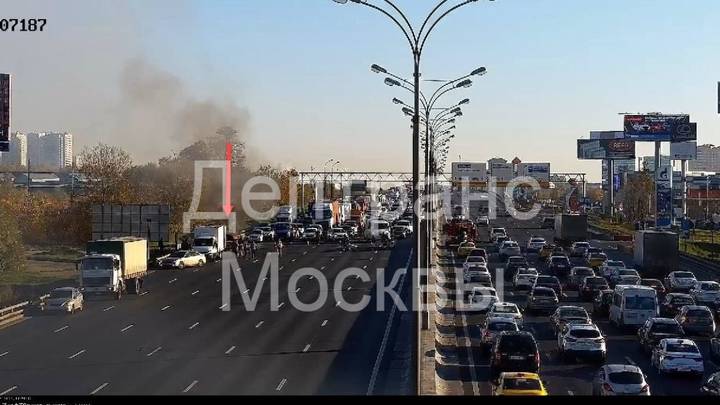 Автомобиль загорелся на 27-м километре МКАД