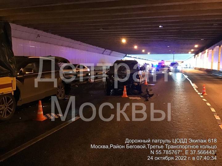 Движение транспорта затруднено в Ходынском тоннеле из-за ДТП
