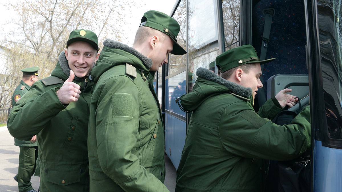 «Изнеженные мальчики»: военные эксперты — о повышении призывного возраста в России до 30 лет