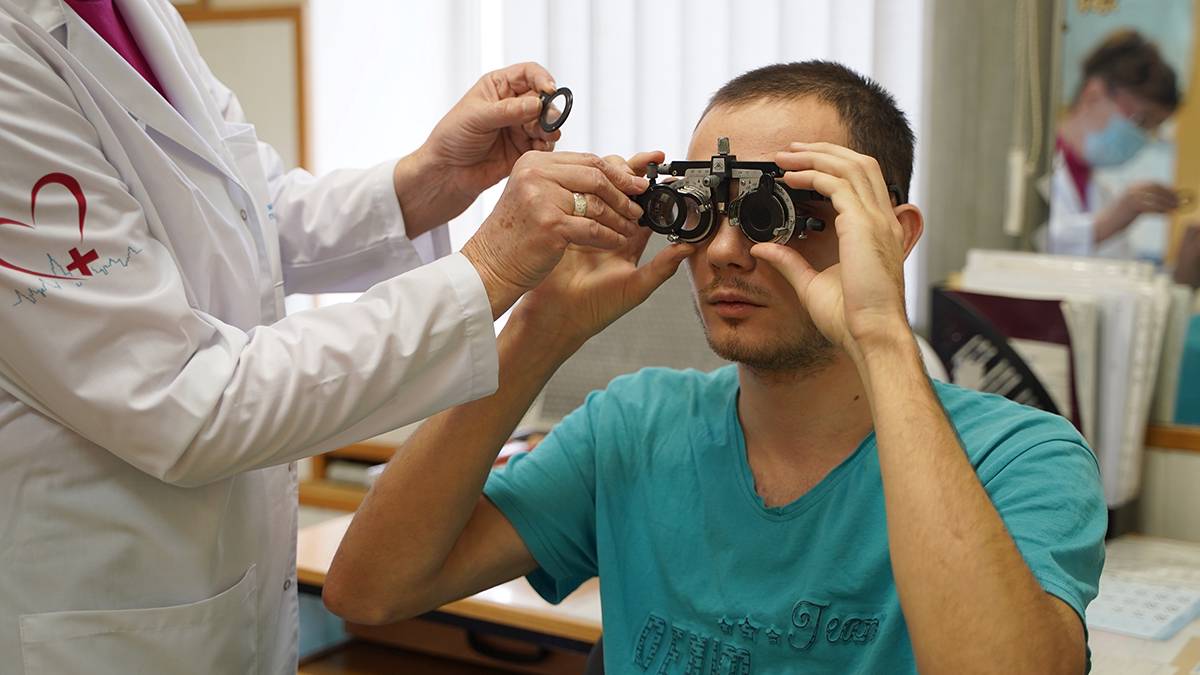 Офтальмолог Лещенко объяснила, чем сбор грибов при близорукости опасен для глаз