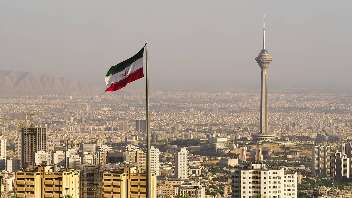 При взрывах вблизи кладбища в Иране погибли 50 человек