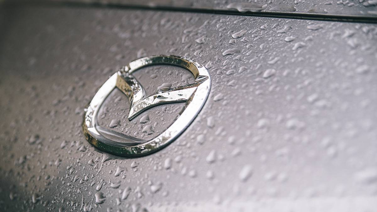 Компания Mazda сменила свой логотип