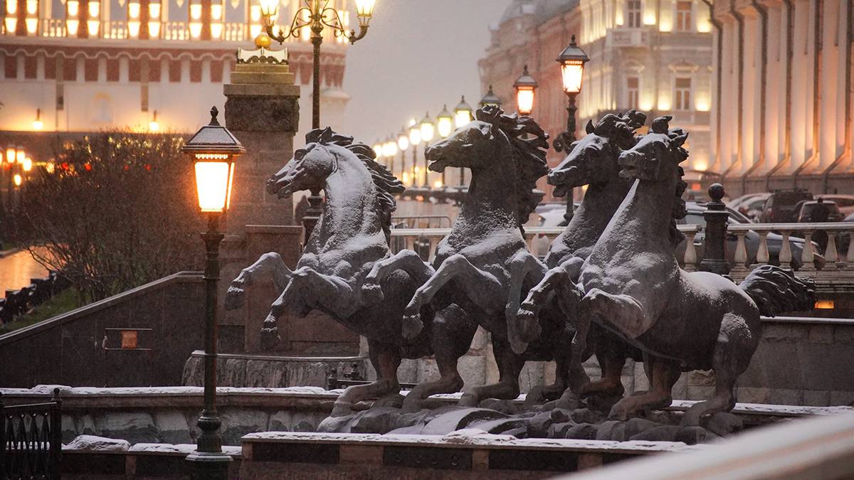 Облачную погоду и небольшой снег пообещали жителям Москвы 8 декабря