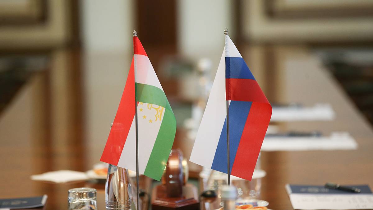 МИД Таджикистана рекомендовал своим гражданам временно не выезжать в Россию