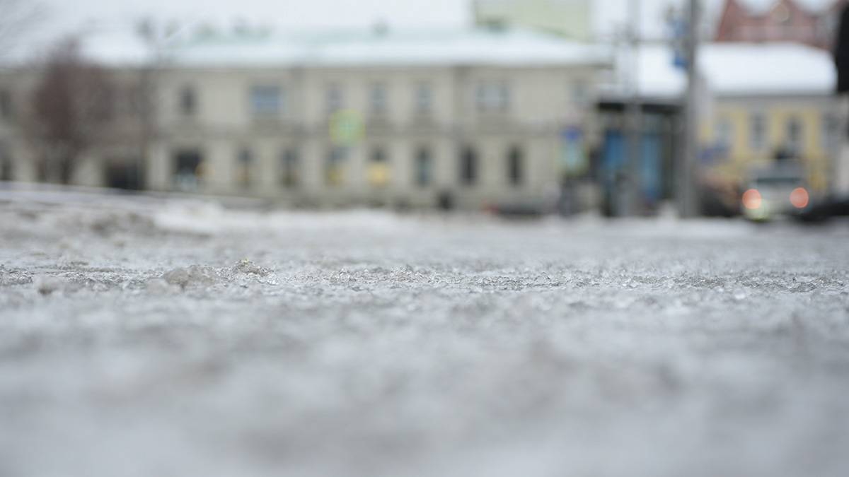 «Желтый» уровень опасности из-за гололедицы продлили в Москве до полудня 4 февраля