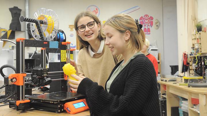 Школьникам рассказали про работу 3D-принтеров в МИСиС / Фото: Пелагия Замятина / Вечерняя Москва