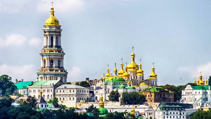 Священника Киево-Печерской лавры отстранили от богослужений из-за «песнопений о России»