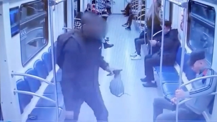 Мужчина украл кошелек у пассажира столичного метро