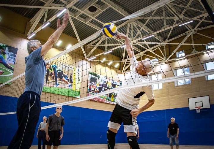 Спортивные игры, борьба и тир: какие занятия проекта «Московское долголетие» могут заинтересовать мужчин