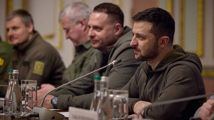 «Он должен быть утилизирован»: политолог оценил будущее Зеленского