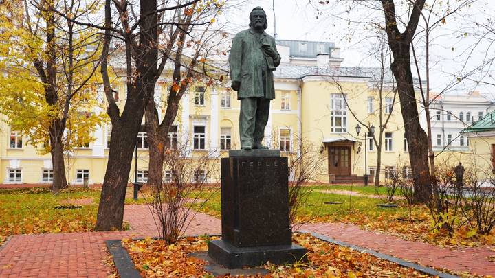 Ректор Литинститута Алексей Варламов: Хочу установить памятник Платонову с метлой