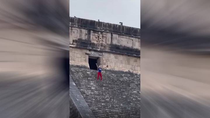 Туристы оттаскали за волосы девушку, станцевавшую на ступенях священной пирамиды майя