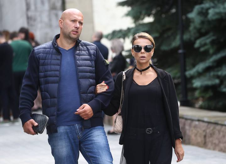 «Лешка вышел на охоту»: экс-солистка «Блестящих» Новикова высмеяла бывшего мужа