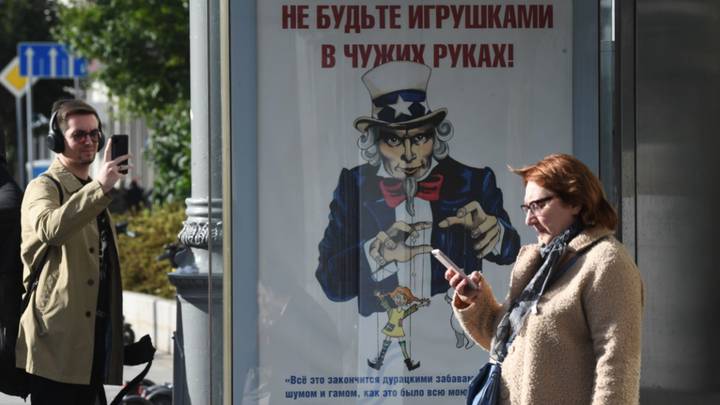 Околдованные негативом: почему думскроллинг становится мировой тенденцией