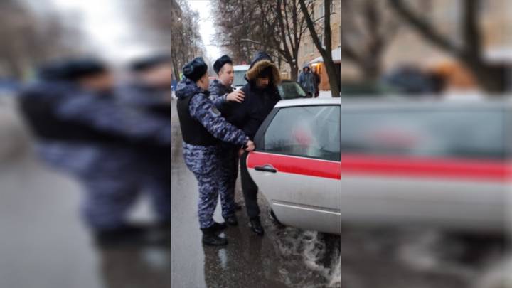 Росгвардейцы поймали автомобильного грабителя с поличным на юго-западе столицы