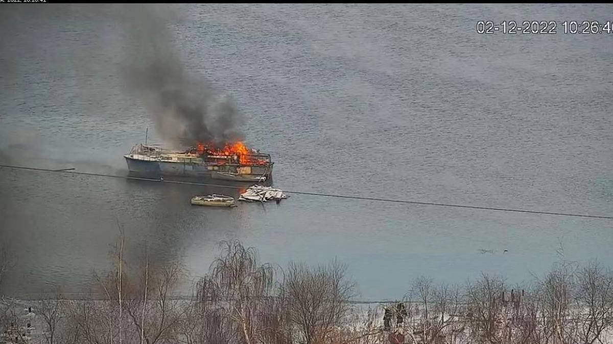 Пожар на корабле на Москве-реке ликвидирован