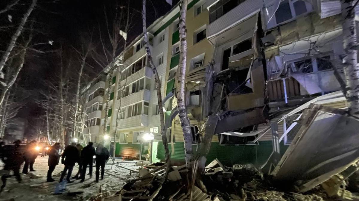 Режим ЧС ввели в Нижневартовске после частичного обрушения здания