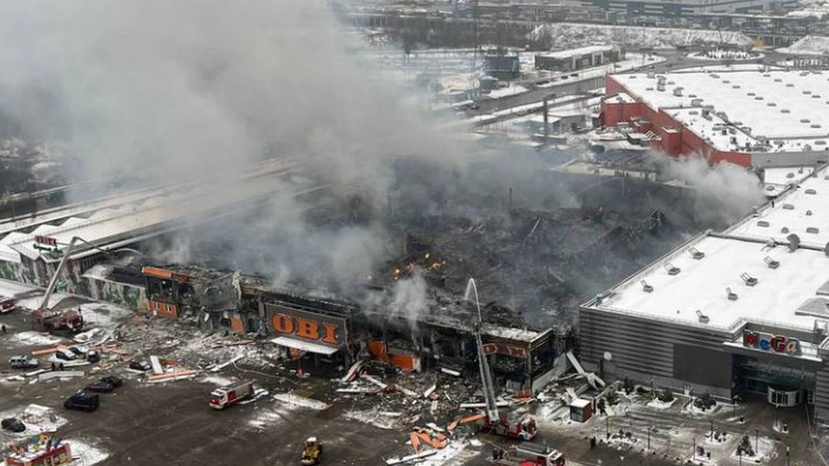 СК показал, что осталось от гипермаркета OBI в Химках после пожара
