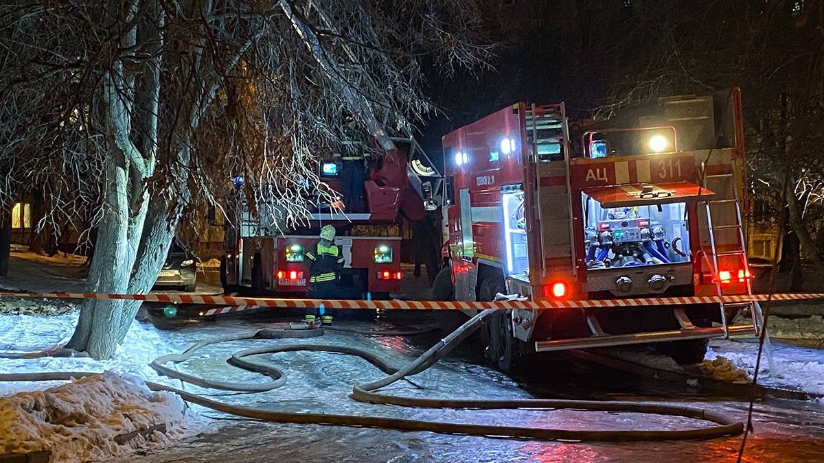 Девять человек спасли из горящего дома в центре Москвы