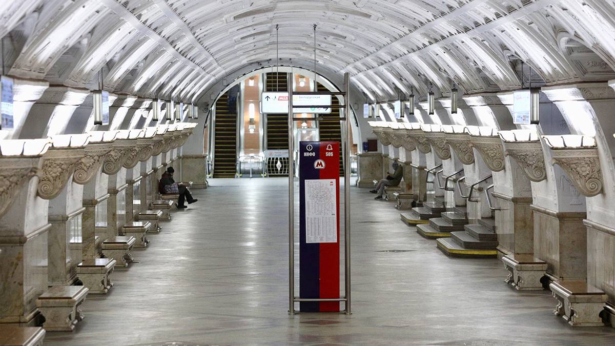 Сбой в движении поездов произошел в метро от «Белорусской» до «Парка культуры»