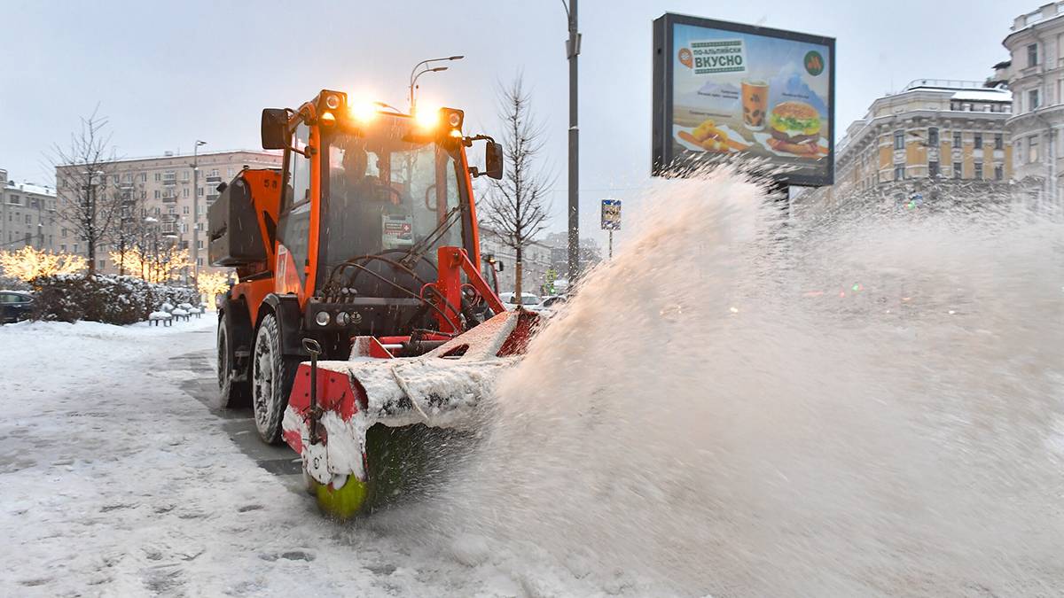 Дептранс призвал пользоваться городским транспортом из-за снегопада 14 декабря