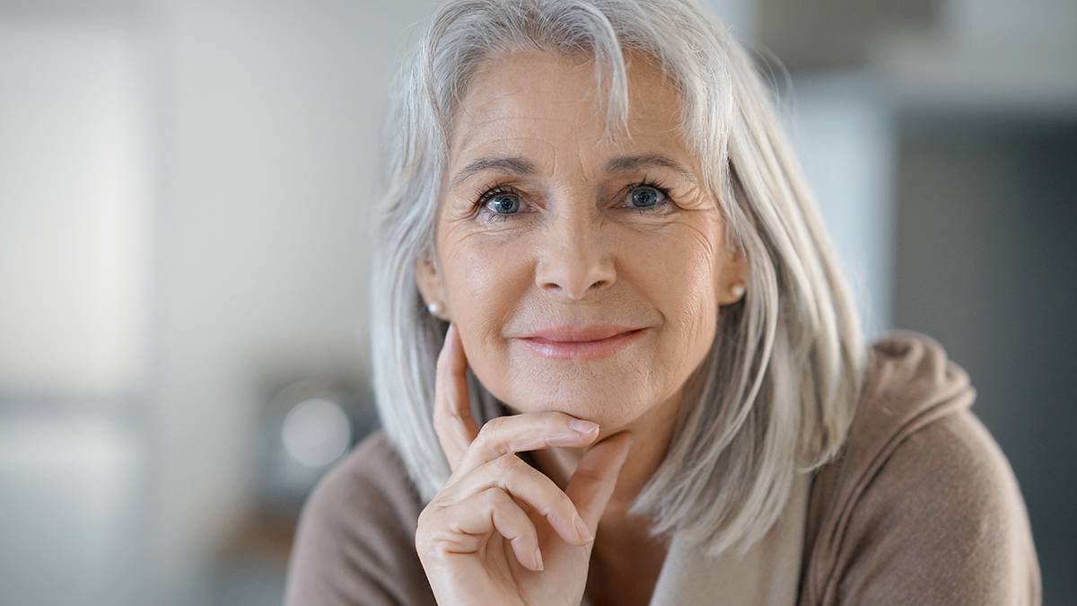 Мгновенно старят: названы три ошибки в уходе за волосами, которые нужно избегать женщинам старше 50 лет