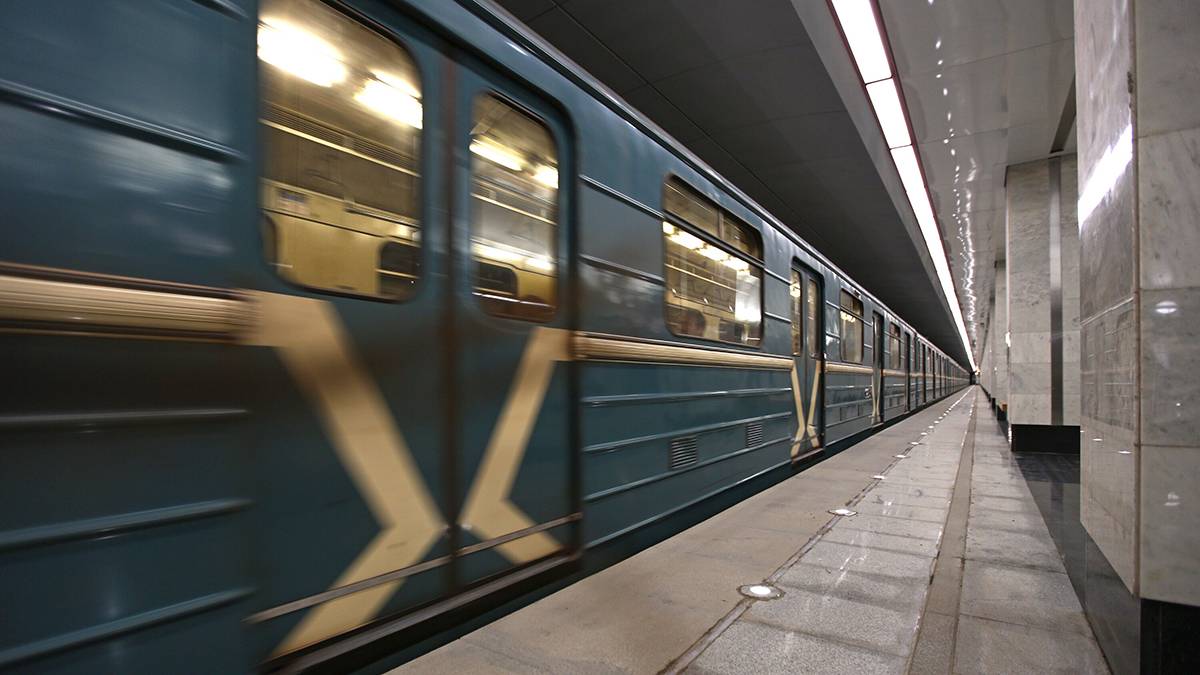 Человек упал на пути Арбатско-Покровской линии метро