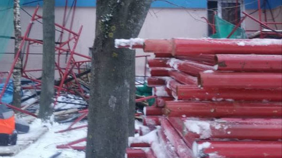 СК выяснит обстоятельства обрушения строительных лесов в Краснознаменске 