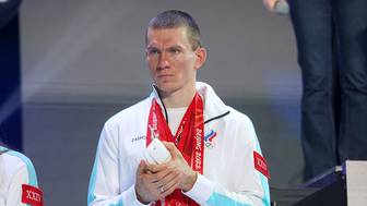 Лыжник Большунов снялся с этапа Кубка России