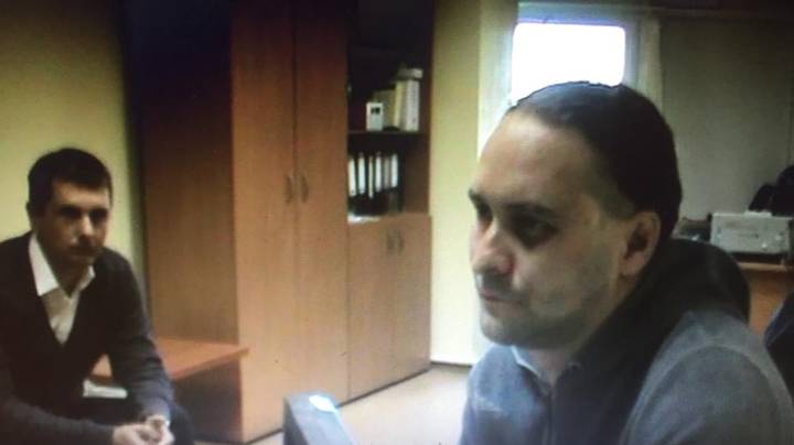 Бесполезно искать правду в Тюмени: мужчину посадили на 12 лет за то, что он справил нужду рядом с машиной