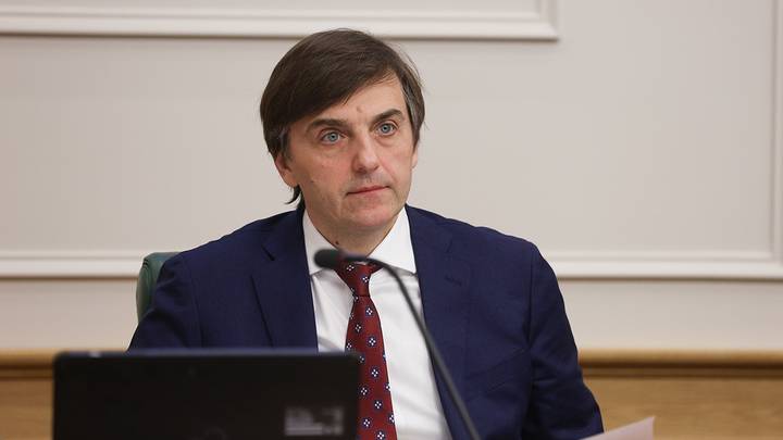 Глава Минпросвещения Кравцов рассказал, когда появится новый учебник истории