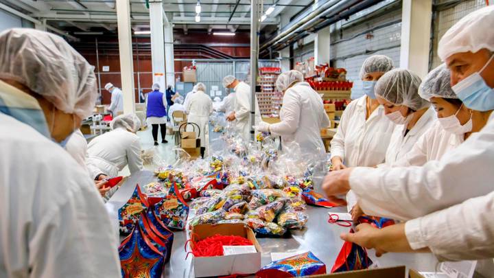 Овчинский: Московские кондитерские фабрики произвели около шести миллионов новогодних наборов