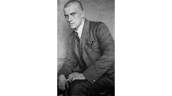Поэт Владимир Владимирович Маяковский в 1924 году / Фото: РИА Новости