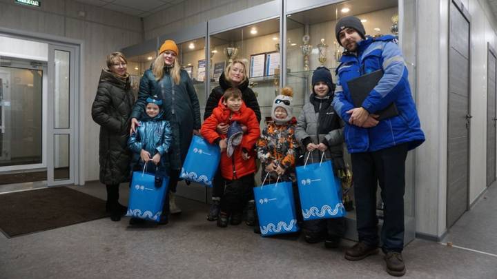 Дептранс Москвы провел для детей экскурсию в автобусномпарке