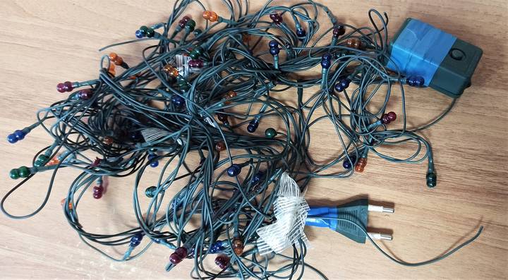 Мужчина пытался задушить свою жену из-за некрасивой гирлянды в Красноярском крае