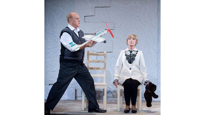 Владимир Меньшов и Вера Алентова в спектакле «Любовь. Письма», 2011 год / Фото: ИТАР-ТАСС/ Александр Куров