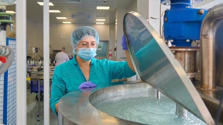 Овчинский: Компания из Москвы увеличила выпуск косметики почти в два раза 