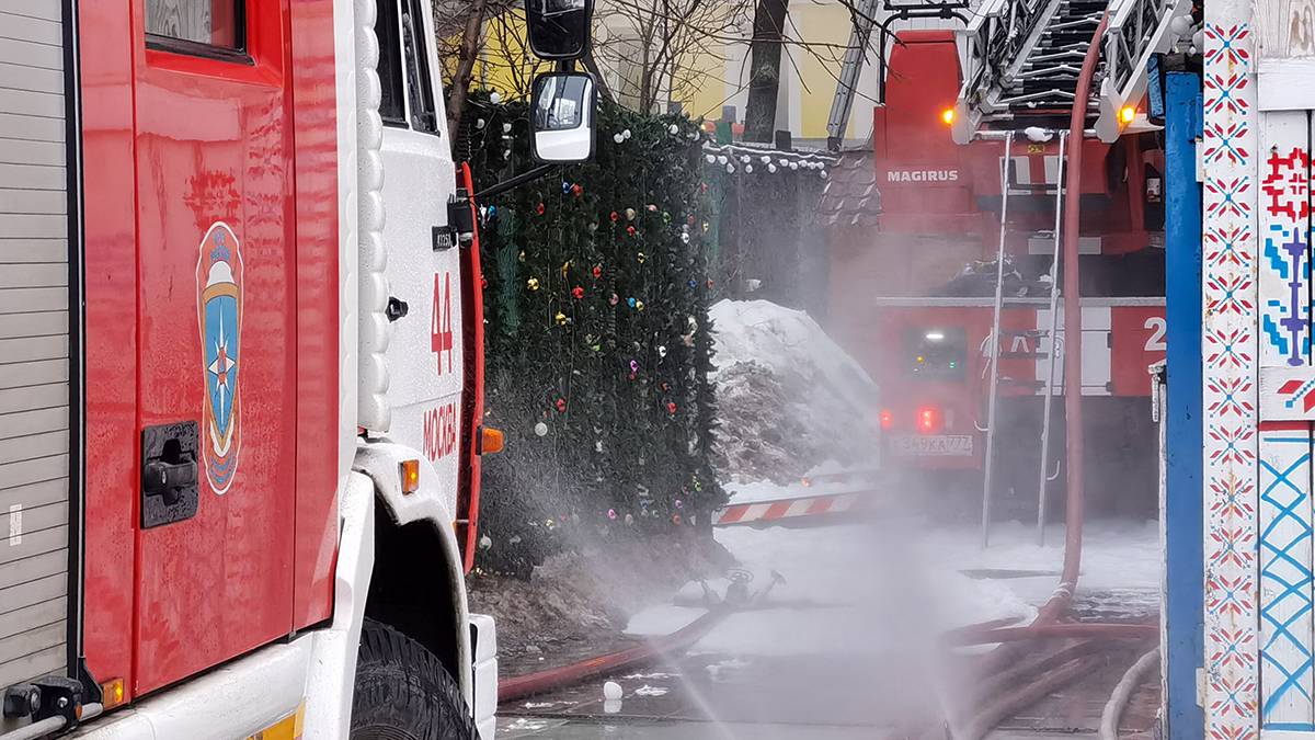 Пожар произошел в гараже на набережной в центре Москвы