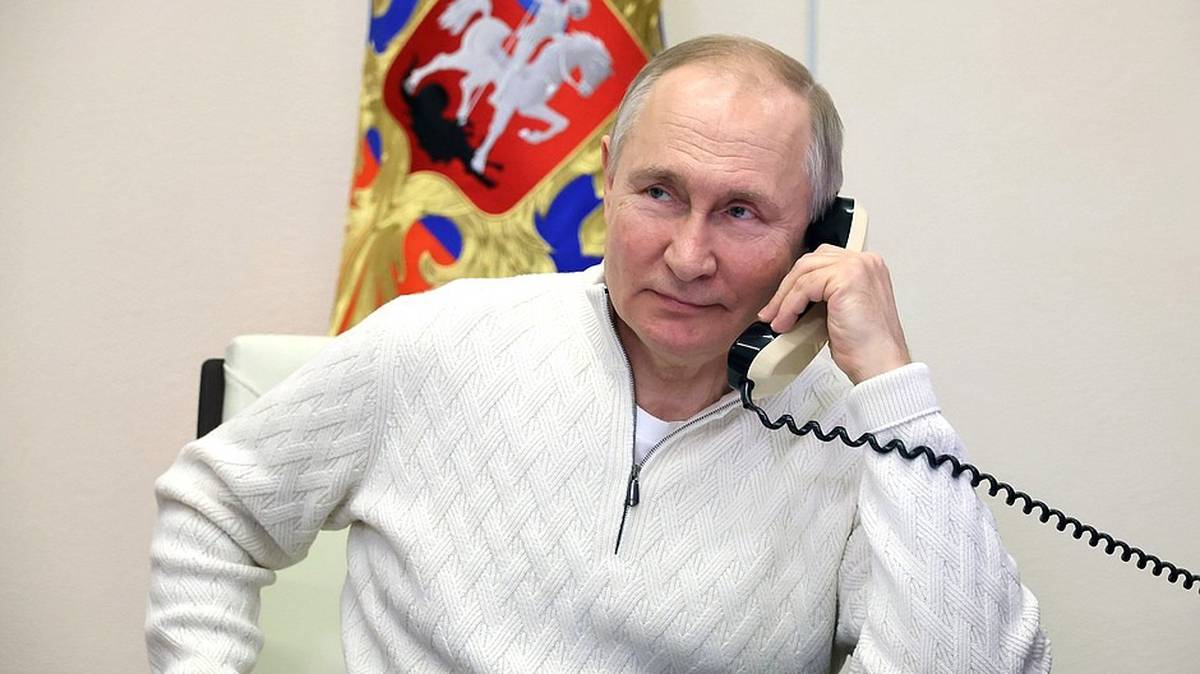 Путин пообщался по телефону с участником акции «Елка желаний»