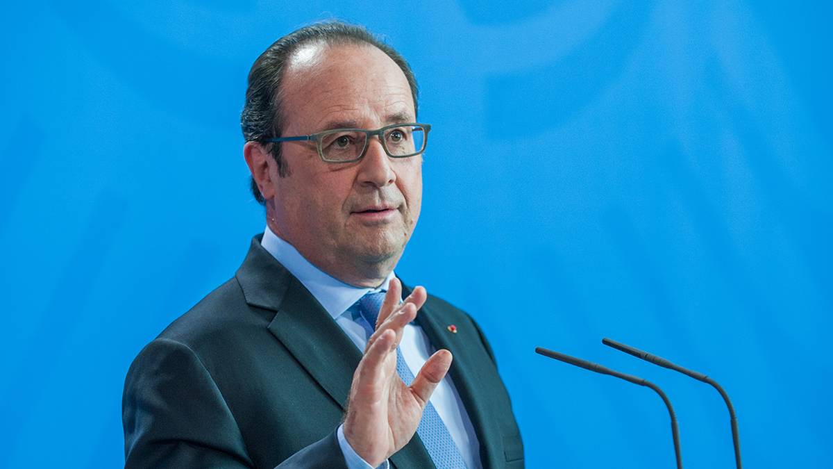 «С ним покончено»: экс-президент Франции Олланд заявил о конце макронизма