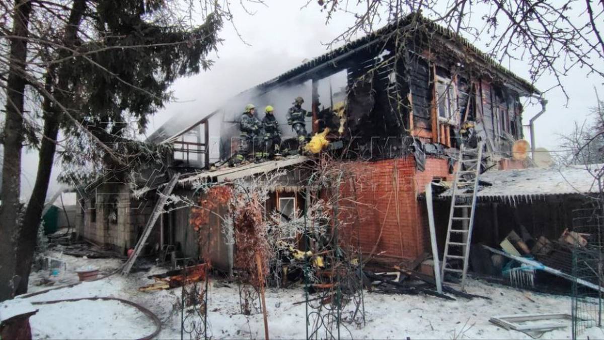 Пожар произошел в деревянном доме в Новой Москве