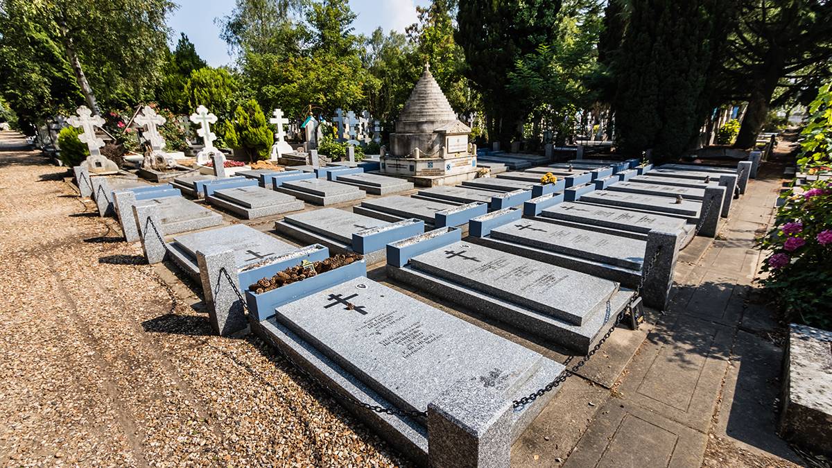 Российское посольство посчитало неприемлемым ситуацию с кладбищем во Франции