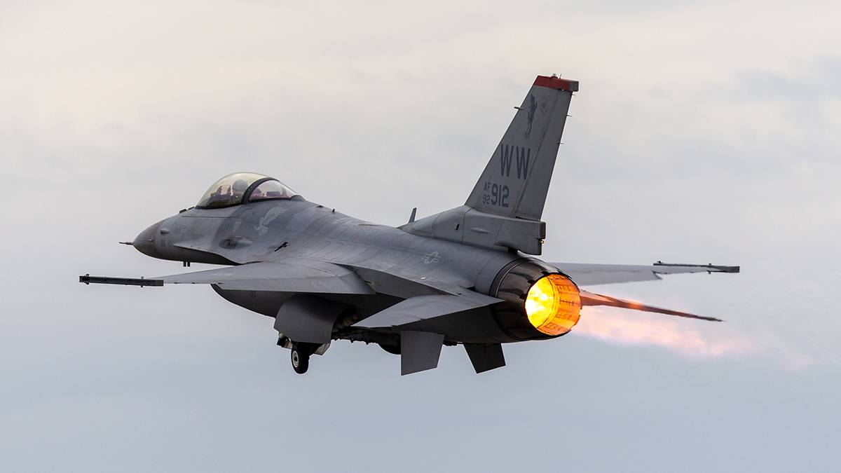 Новые дрова»: сколько истребителей F-16 получит Украина от Запада и  повлияет ли это на