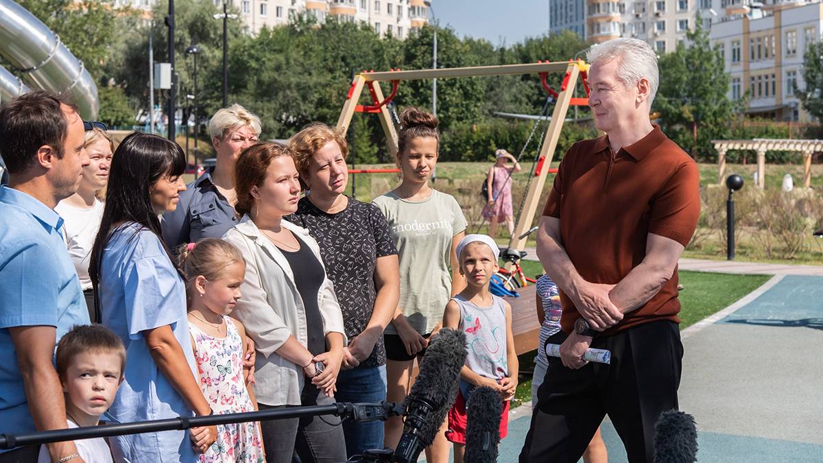 Собянин: В прошлом году в Москве благоустроили почти 2,6 тысячи дворов