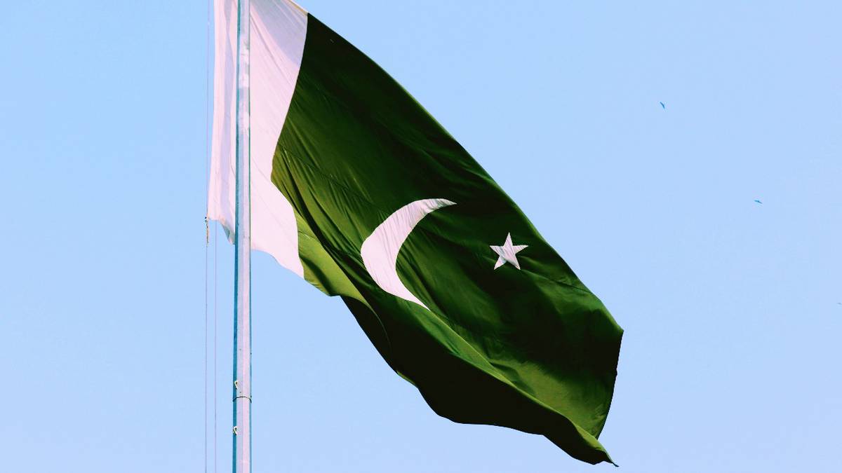 Число погибших при теракте в мечети в Пакистане выросло почти до 60