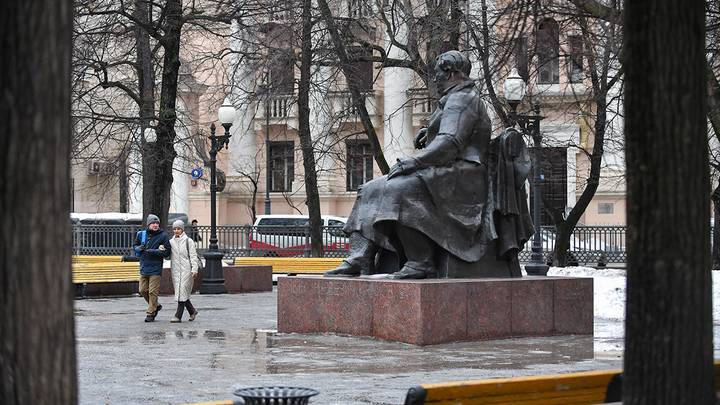 Снег и сильный ветер: синоптик Шувалов рассказал о погоде на неделе в Москве